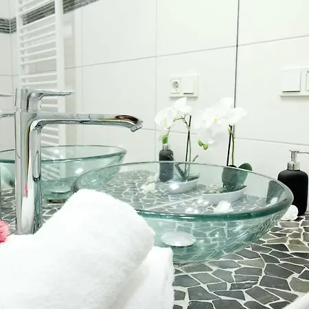 Secret Hideaways Cozystudio 1 Superior Mit Wifi L 450m Bis Uni L Zoo *