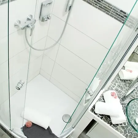Secret Hideaways Cozystudio 1 Superior Mit Wifi L 450m Bis Uni L Zoo *